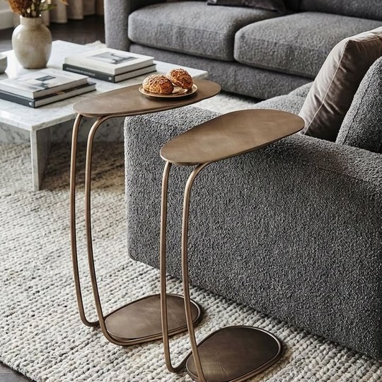 🔸️Minimal form, maximum elegance — โต๊ะข้างดีไซน์เพรียวบาง...