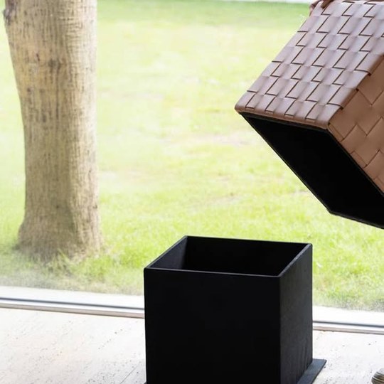 Leather Storage Stool — ดีไซน์เรียบหรู พร้อมฟังก์ชันเก็บขอ...