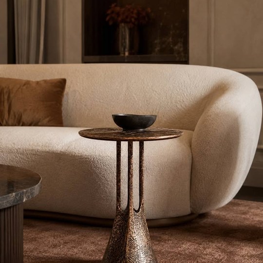 Side Table หรูสไตล์ยุโรป ดีไซน์สวย เติมมุมบ้านให้ดูแพงขึ้น...