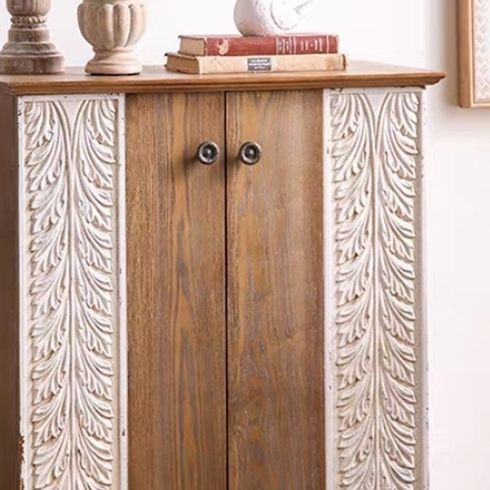 Luxury Classic Carved Cabinet detail view